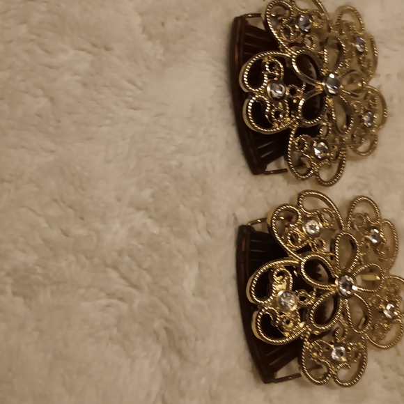 Elegant Gold Floral Hair Combs - Picture 2 of 3